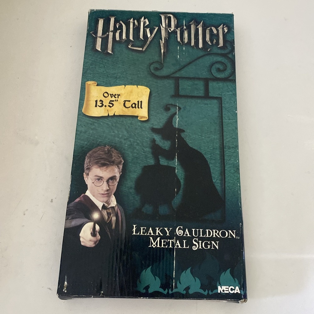 Neca Harry Potter Leaky Cauldron Metal Sign w/ original box - Picture 1 of 8